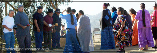 BIRD SINGERS DANCERS